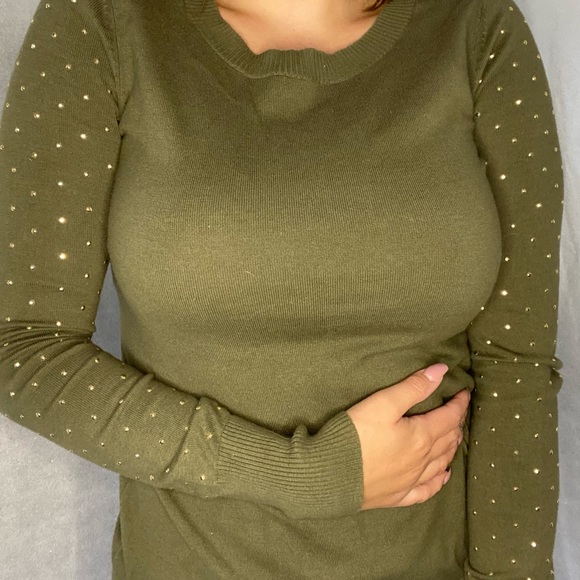Army Green sweater with gold detailing on sleeves - Picture 4 of 4